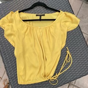 BCBG Short Sleeve Yellow Blouse ✨